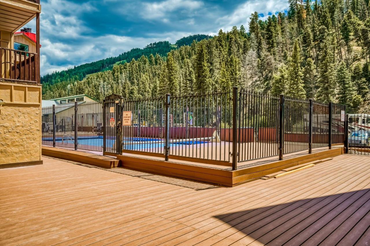 Lovely Lifts West Getaway Ред-Рівер Екстер'єр фото